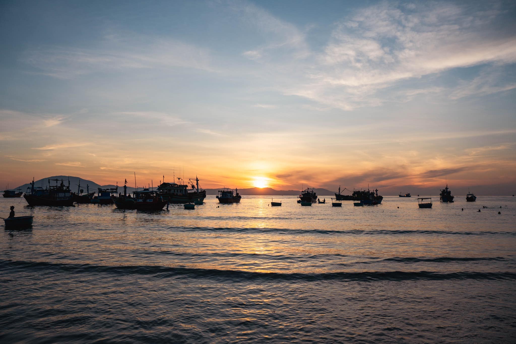 Hoàng hôn tại làng chài Ninh Thuỷ