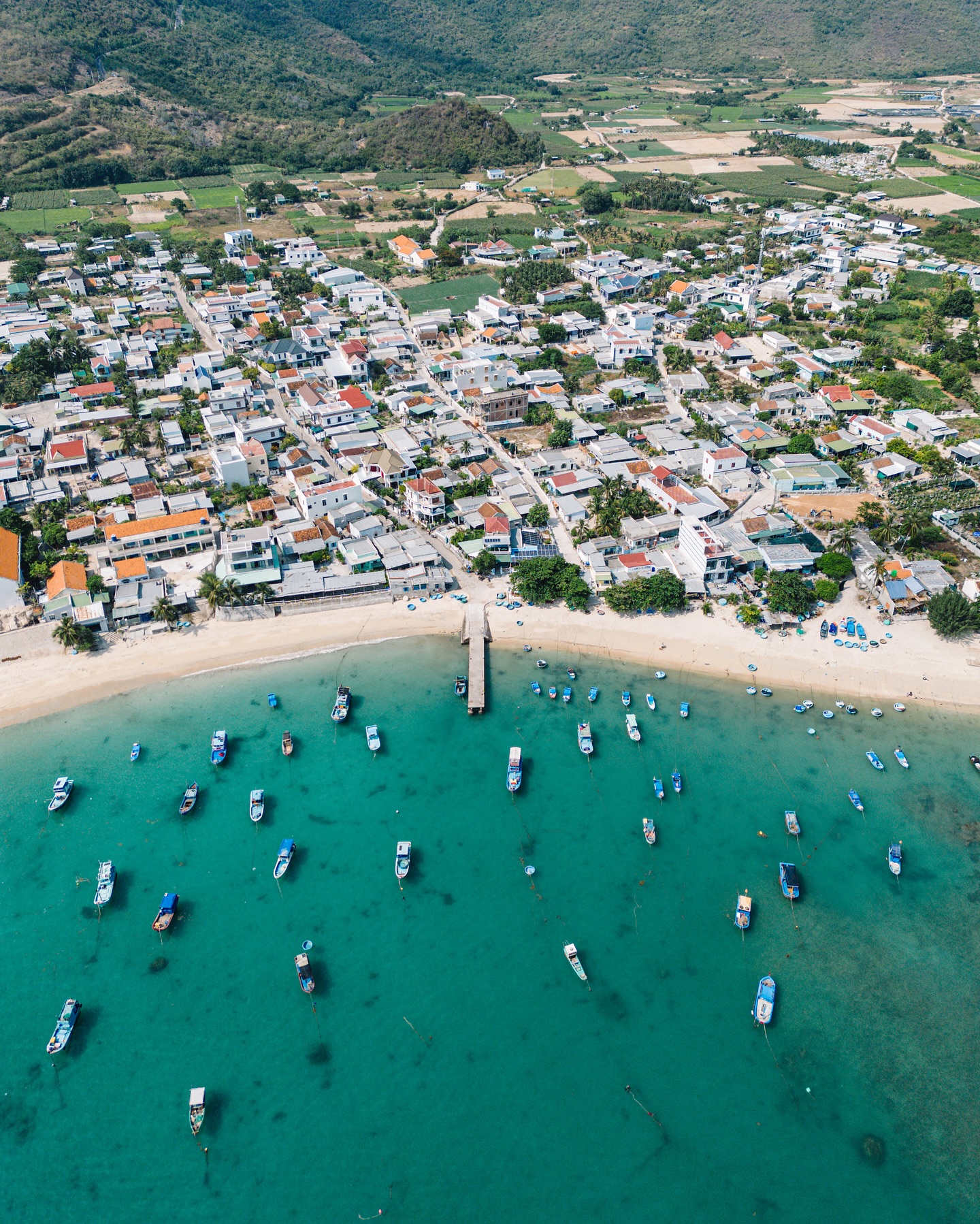 Làng chài Ninh Vân từ trên cao