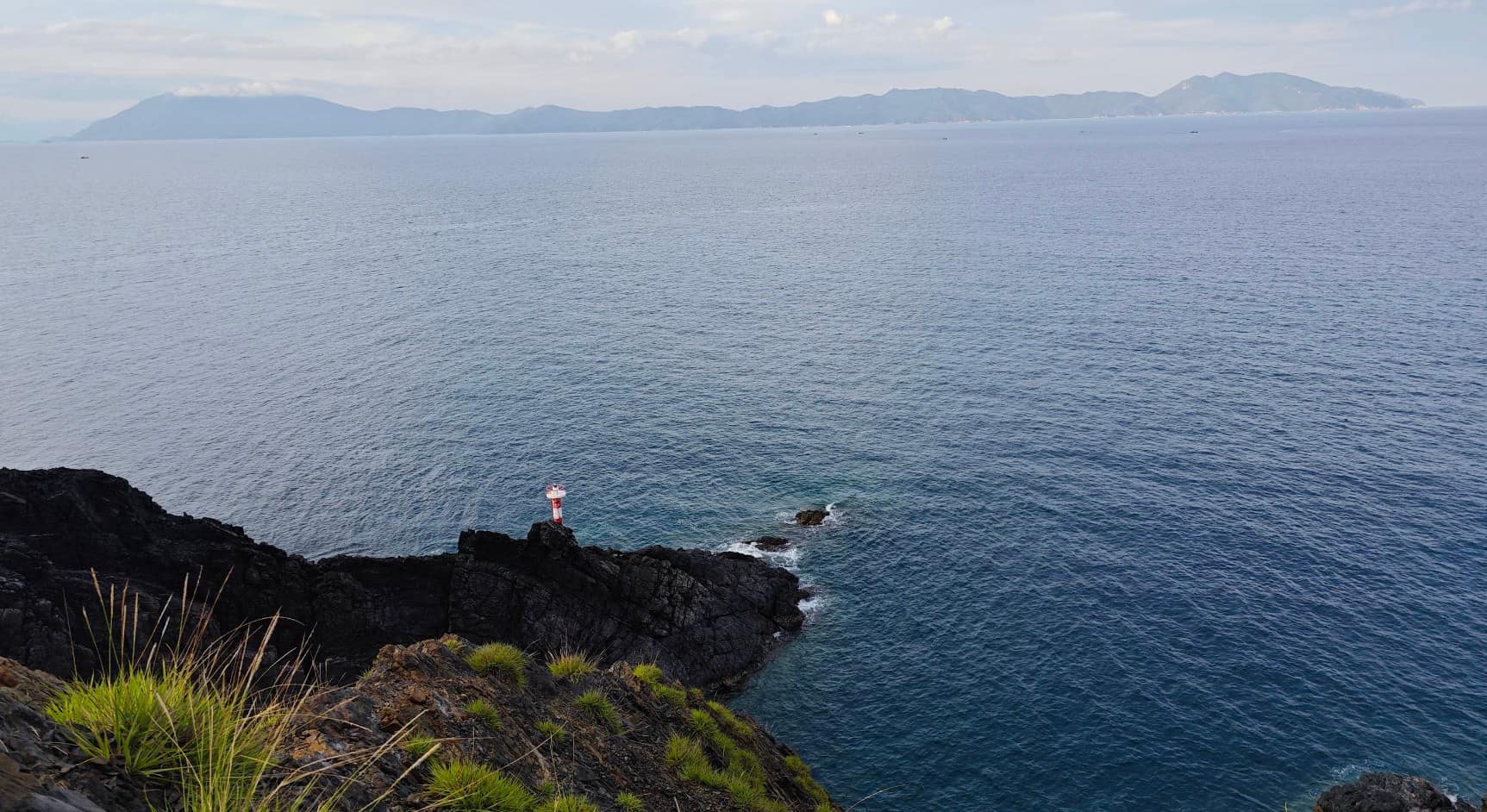 Ngọn hải đăng trên Hòn Mỹ Giang