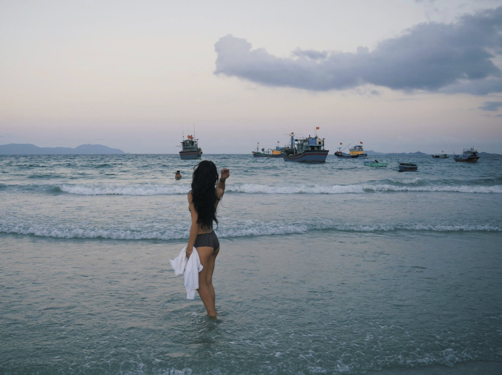 Du khách tắm biển