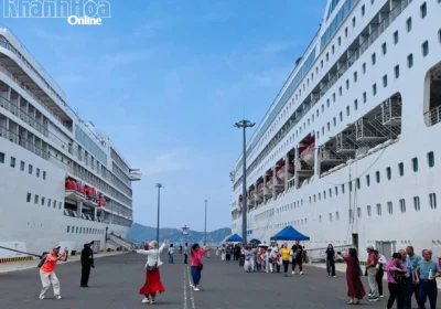 Du khách xuống Cảng quốc tế Cam Ranh ngày 28/4/2026