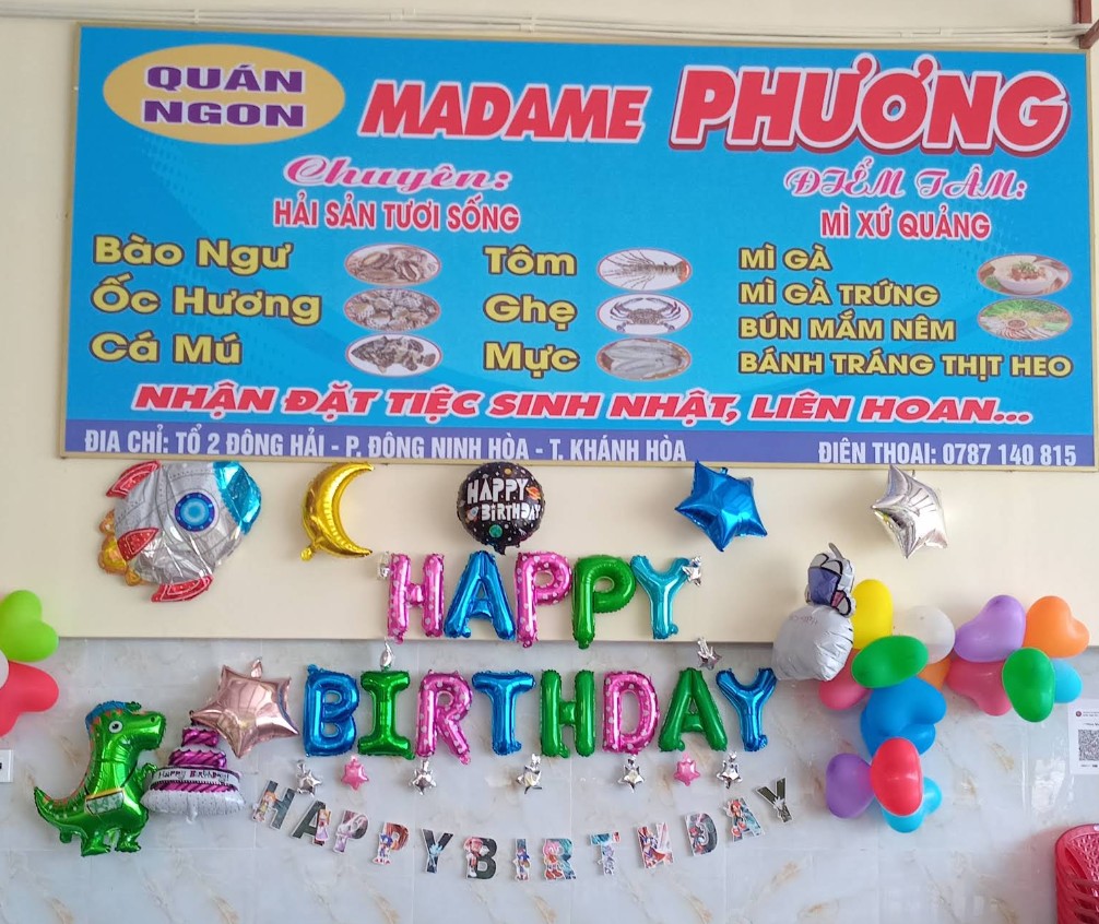 Quán Madame Phương có không gian tổ chức sinh nhật.